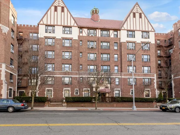 109-14 Ascan Avenue image 1 of 22