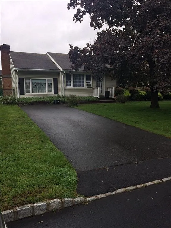 103 Hadley St photo 1