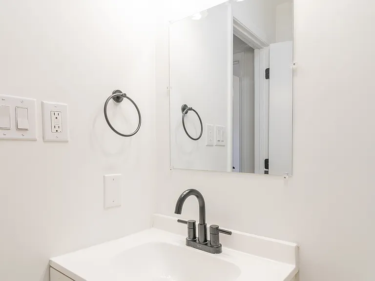 929 Cantwell St — Photo 15
