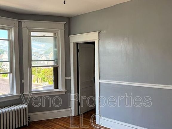 5th image of 13 Southern Blvd Unit 2