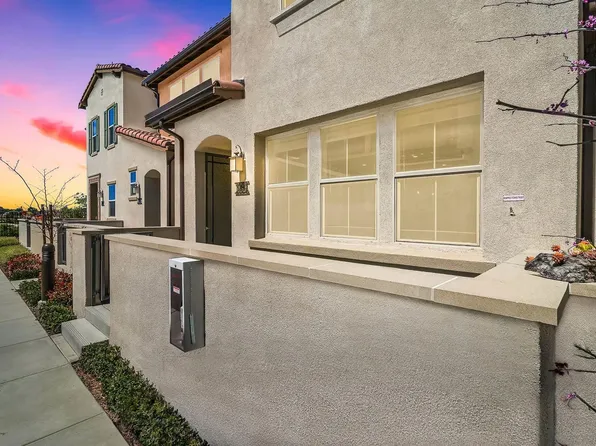 1094 Delpy View Point, Vista, CA 92084