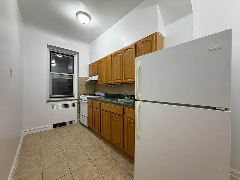 760 67th St #1K — Photo 1