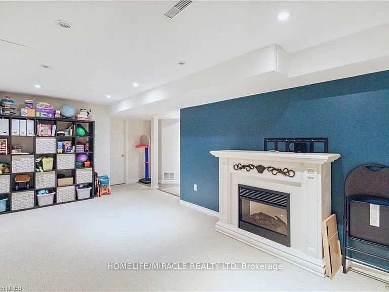 2245 Pathfinder Dr — Photo 19