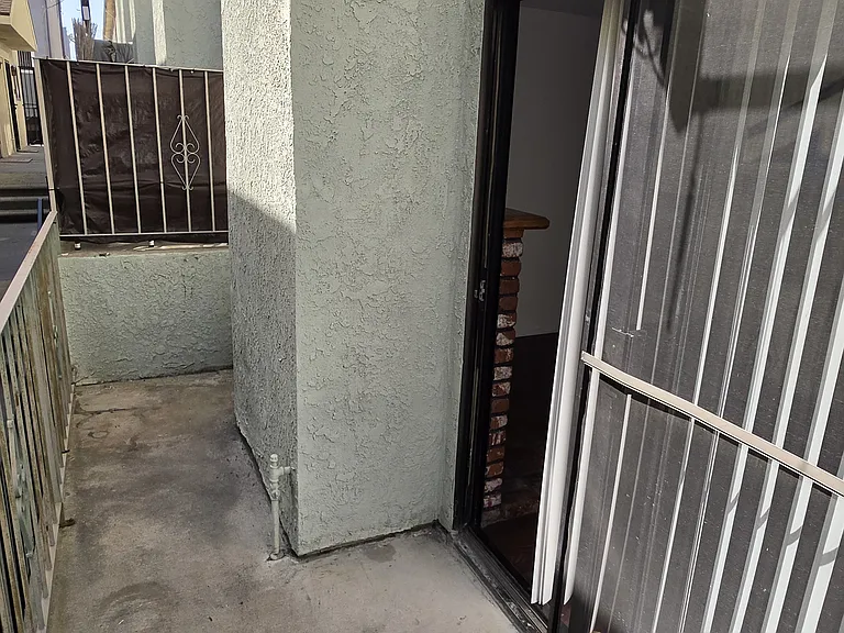 533 E Verdugo Ave — Photo 32