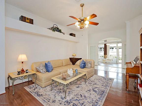 5th image of 808 Buckeye Ln W