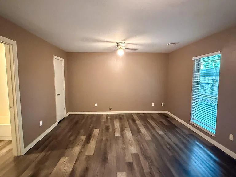2605 Calumet St #16 — Photo 10