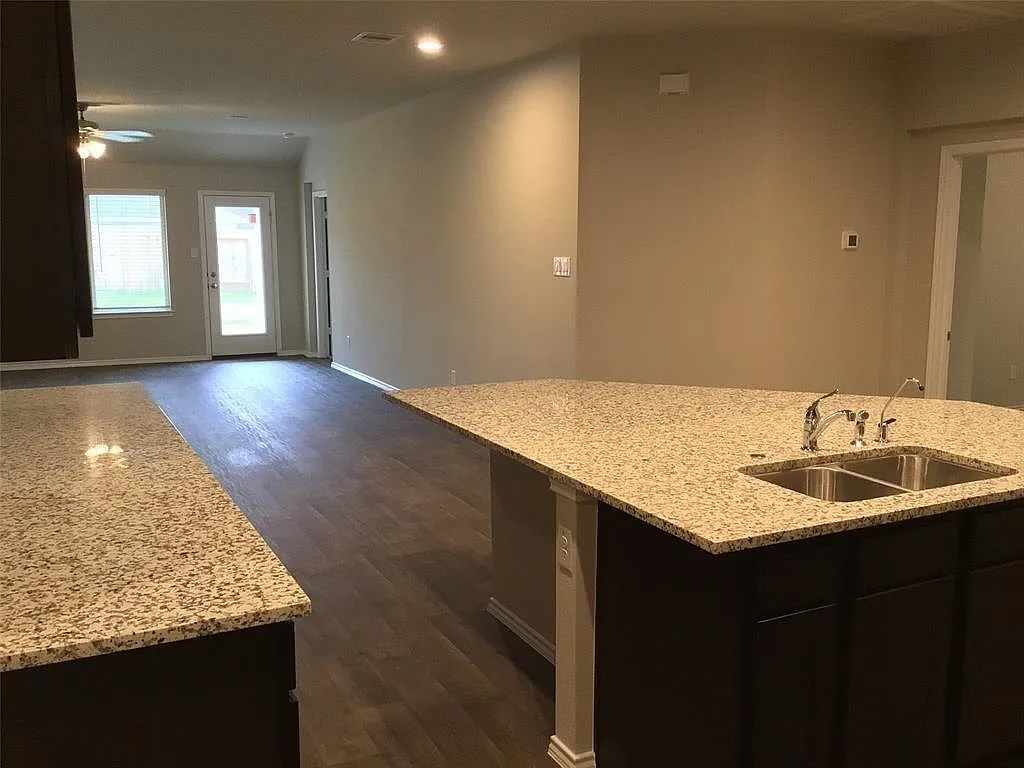 4 bed, 2.0 bath, 2067 sqft, $2,695 — Photo 2