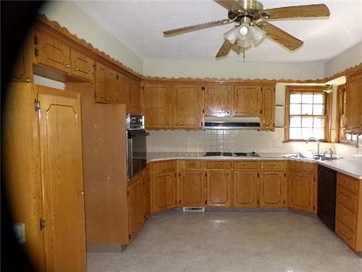 4th image of 6328 Sterling Ave