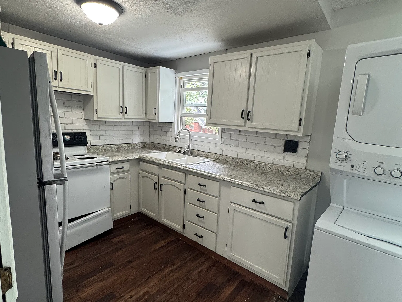 2 bed, 710 sqft, $1,000 — Photo 3