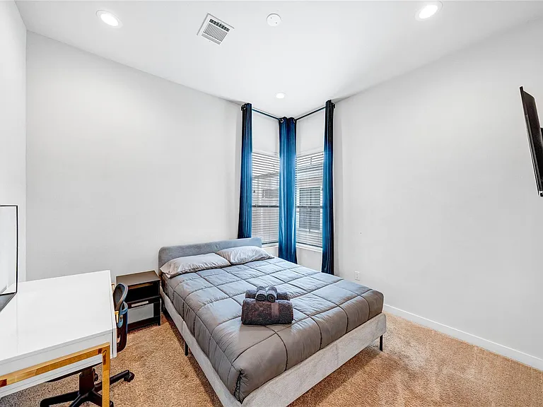 2315 Eagle St — Photo 15
