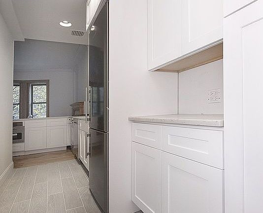 5th image of 622 W End Ave APT 3