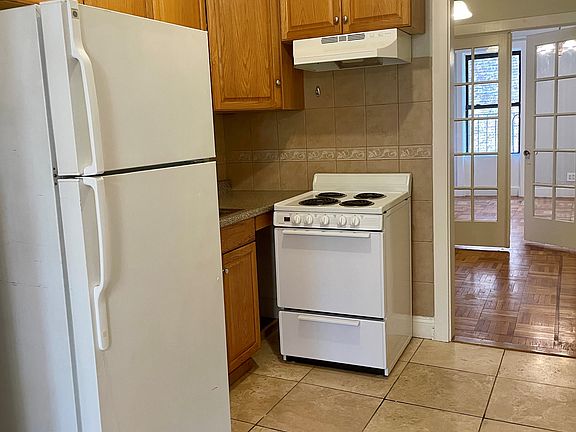 5th image of 287 Pleasant Ave #3