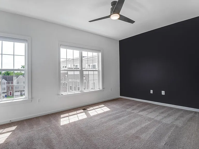 4725 Cherokee St — Photo 42