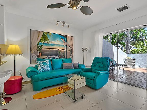 4th image of 798 Crandon Blvd APT 16-C