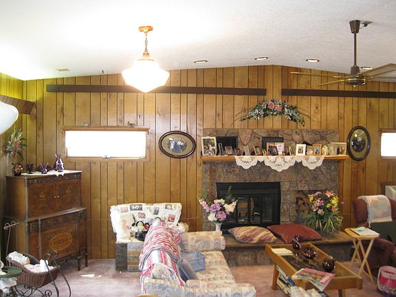 4th image of 927 11th Ave N