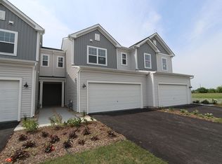 264 Kingsport Dr, South Elgin, IL 60177