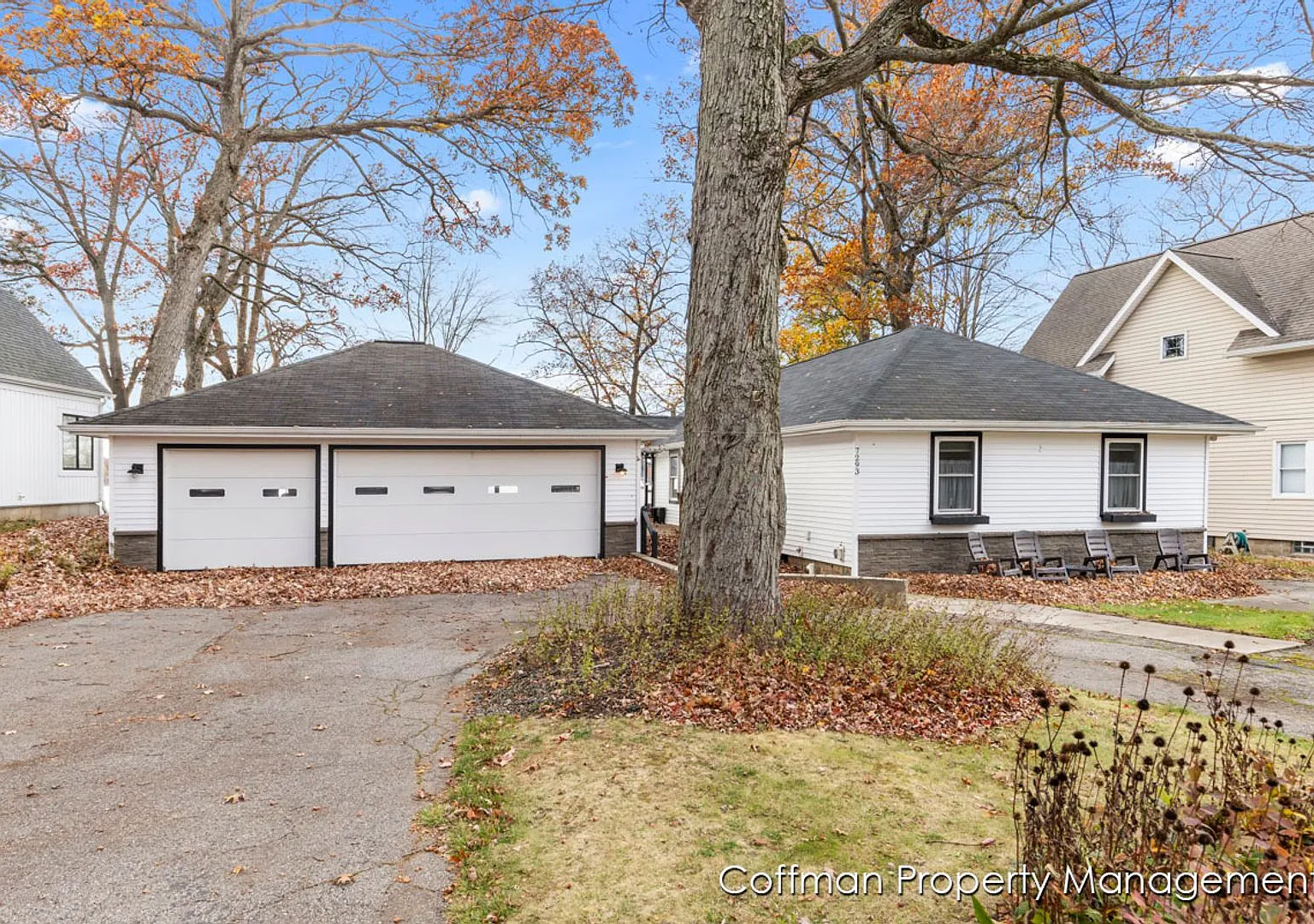 3 bed, 2.5 bath Located on Bostwick Lake — Photo 1
