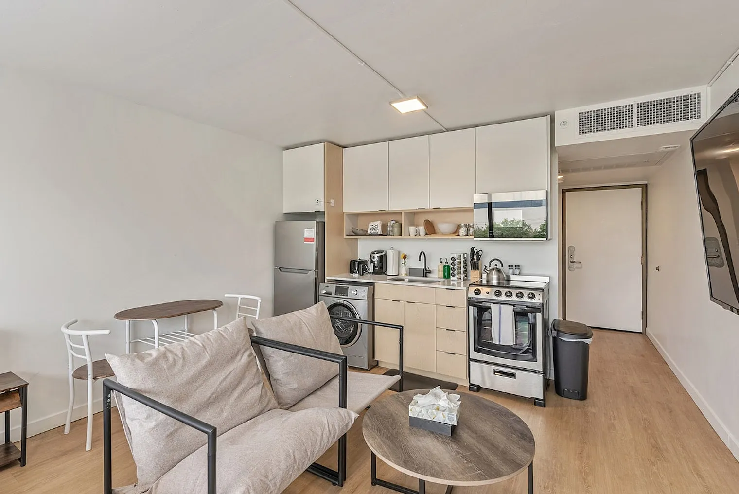 Studio, 1.0 bath, 495 sqft, $2,407 — Photo 1