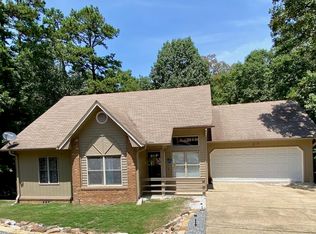 27 Coronado Ln, Hot Springs Village, AR 71909