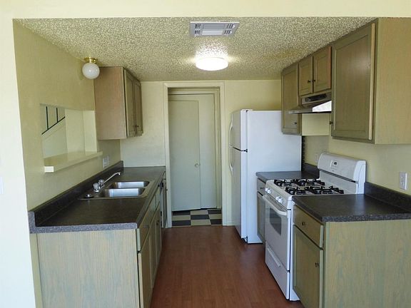 5th image of 1201 Royal Crest Dr