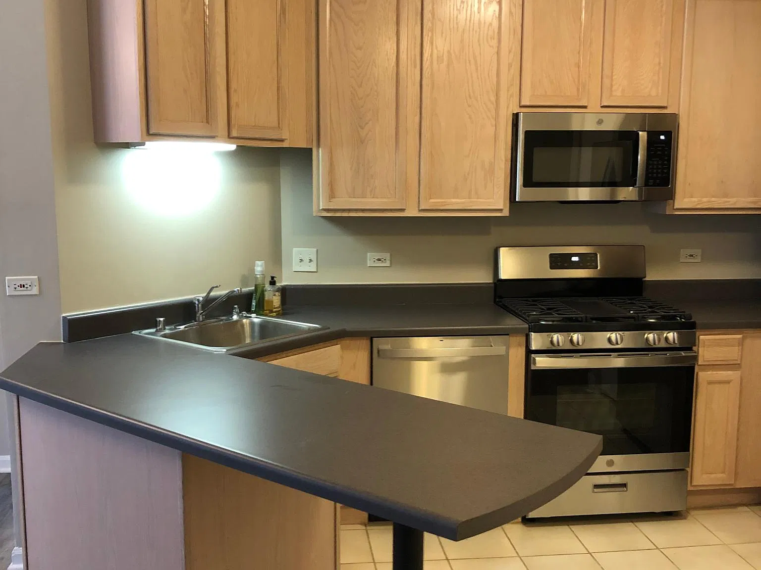 Studio, $2,500 — Photo 2