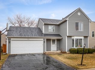 114 Woodview Dr, Streamwood, IL