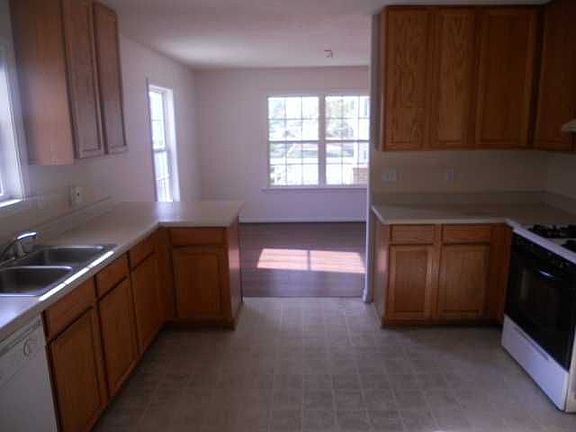 4th image of 235 Fremont Ave #640