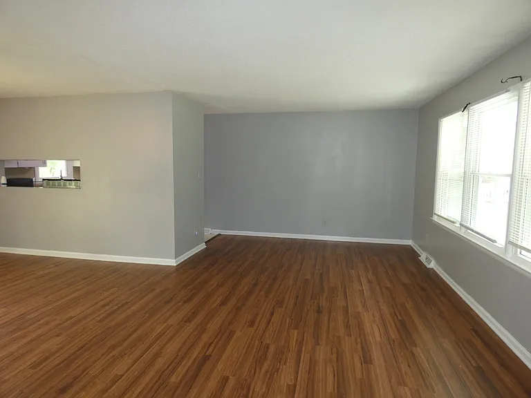 5800 Meadowbrook Rd — Photo 3