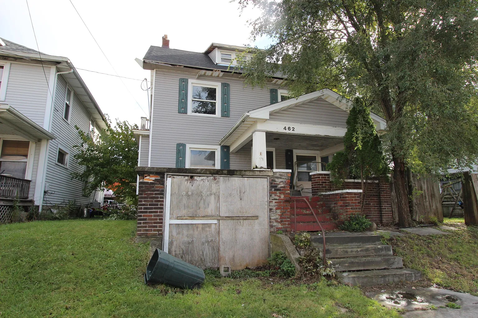 462 Mary St photo 1