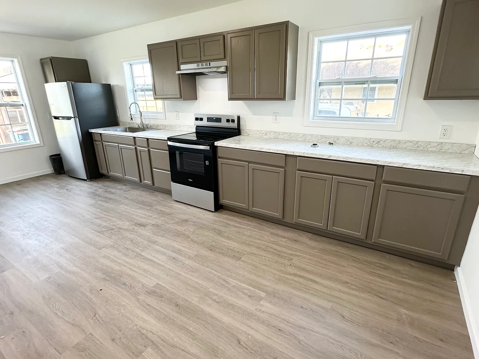 3 bed, 1200 sqft, $1,295 — Photo 3