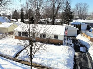 W66N383 Kennedy Ave, Cedarburg, WI 53012