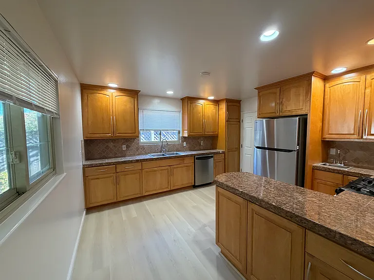 204 Carlester Dr — Photo 6