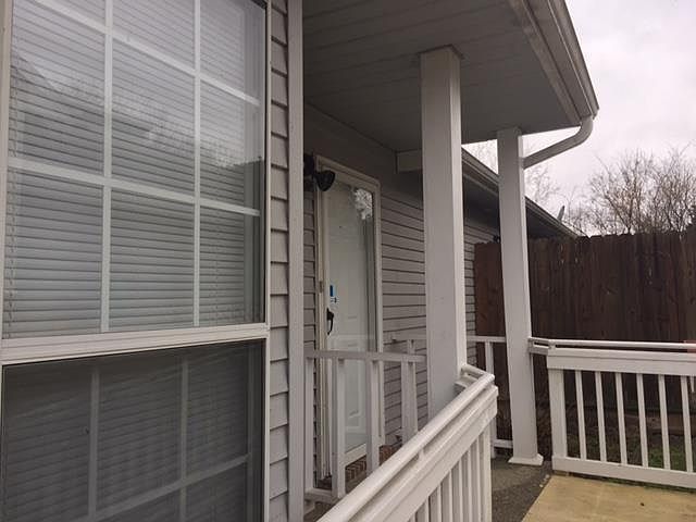 1st image of 915 Patio Dr