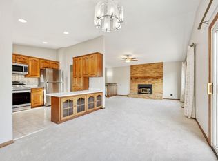 7001 Redman Ln, Chanhassen, MN 55317