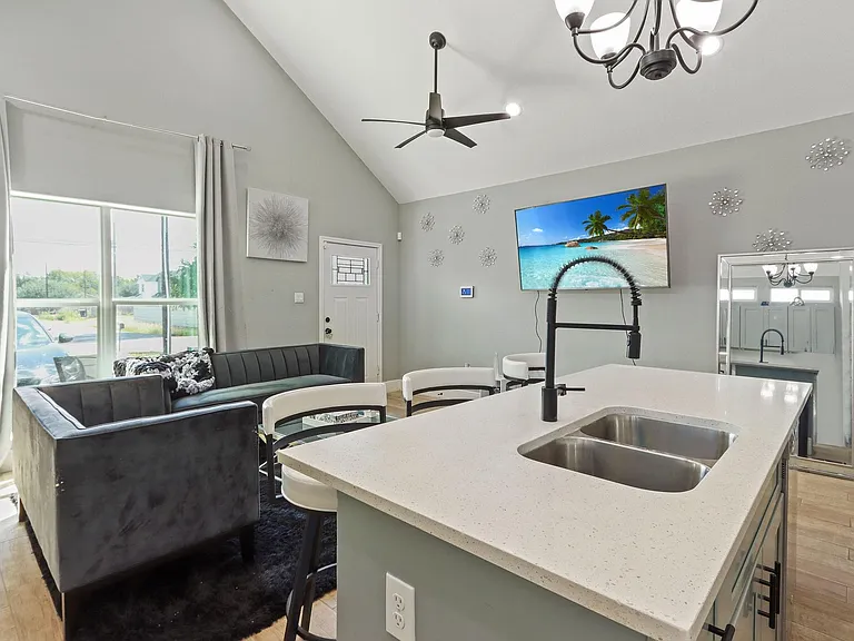 5607 Bacher St #B — Photo 2