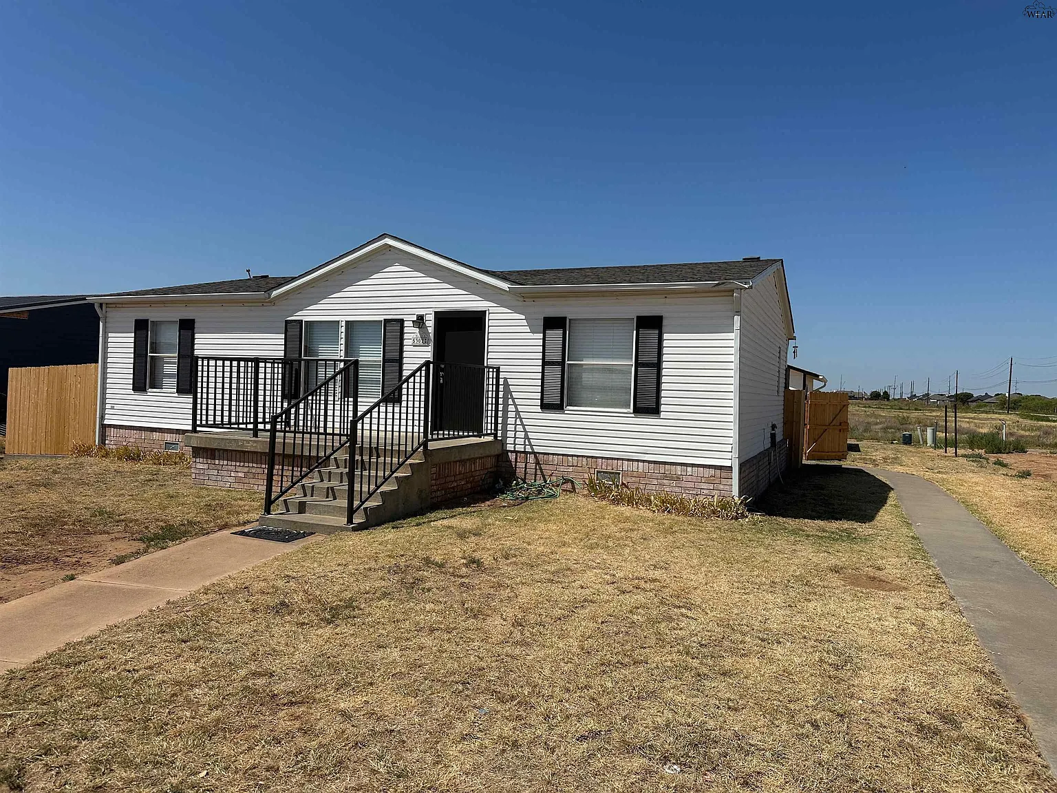 3 bed, 2.0 bath, 1080 sqft, $1,295 — Photo 1