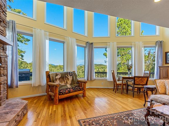 5th image of 296 Acorn Ln