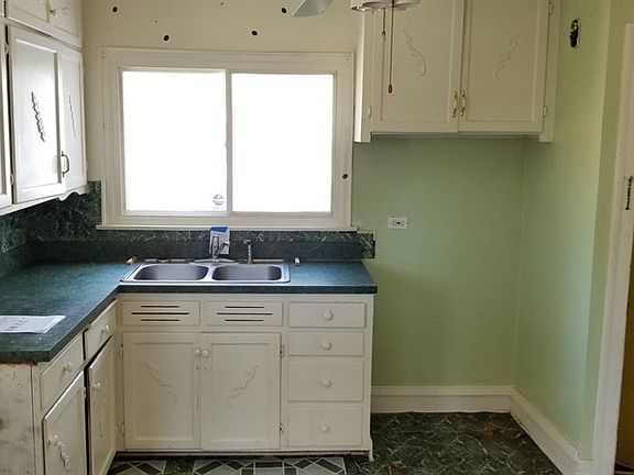 3rd image of 14321 S Lowe Ave