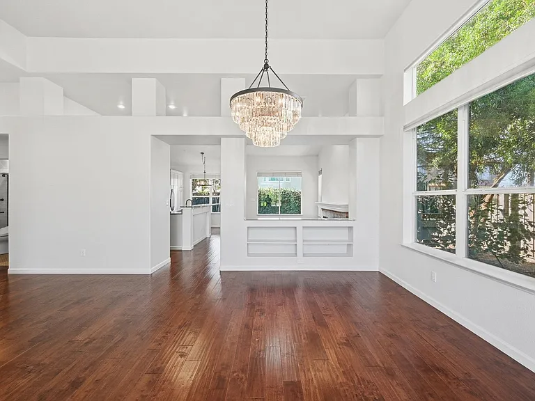 1439 Gordon Dr — Photo 8