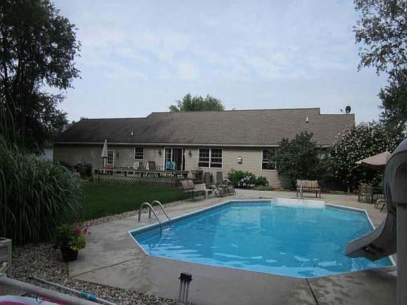 3rd image of 13683 Green Prairie St