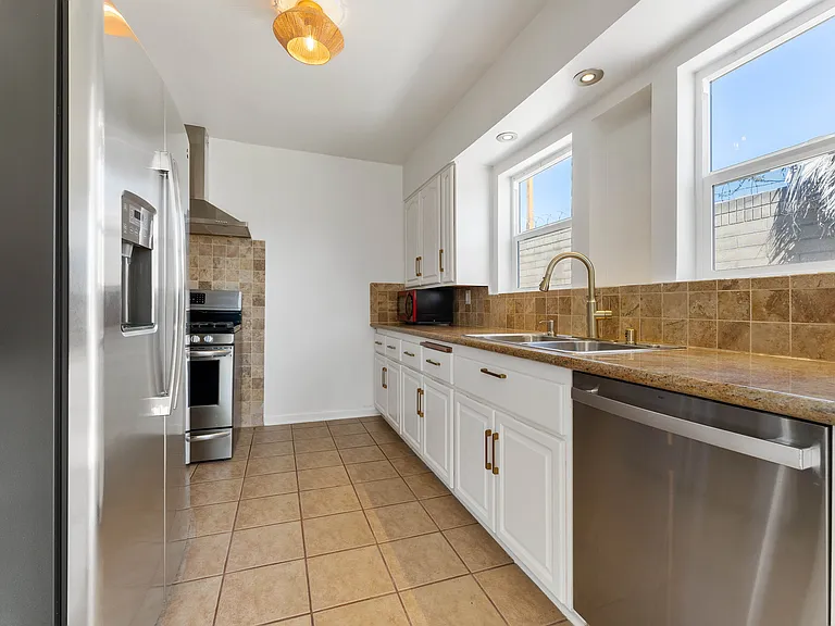 5001 W 20th St — Photo 14