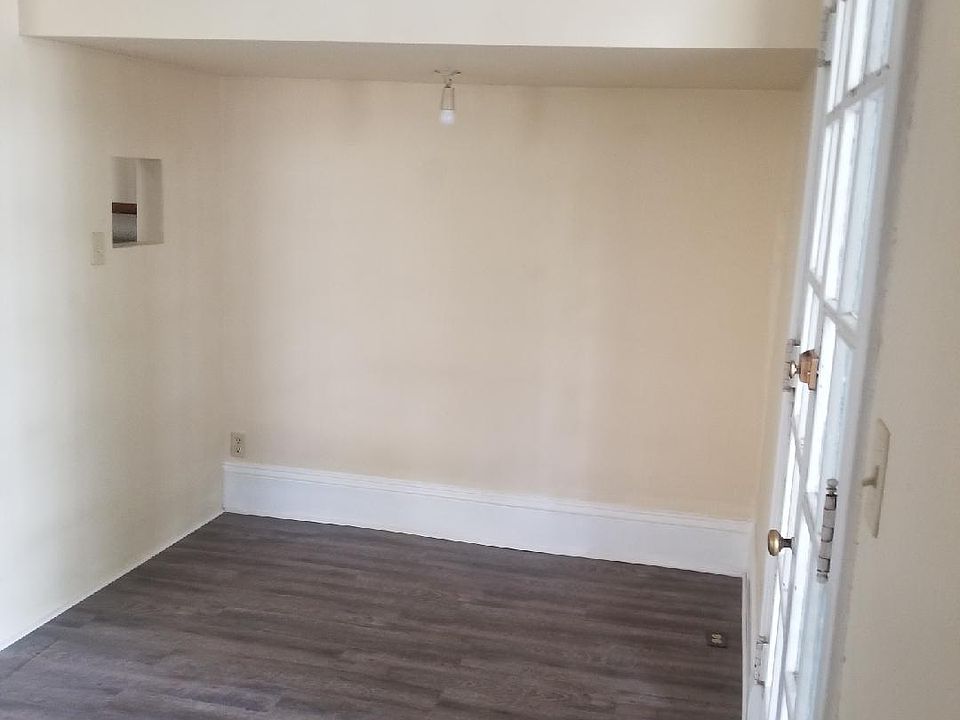 2nd image of 607 E Washington St APT 2