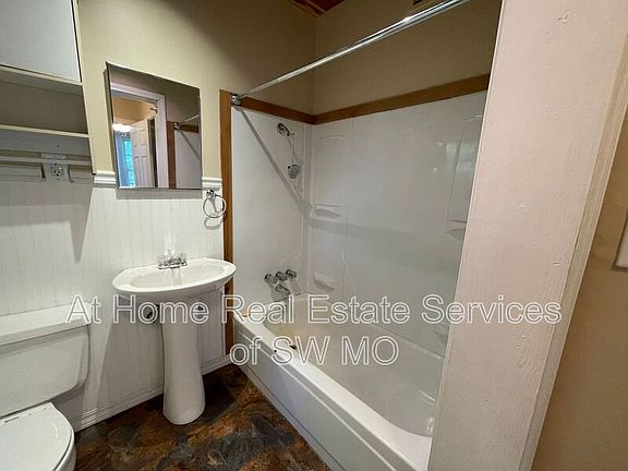 5th image of 530 W Mount Vernon St APT 3