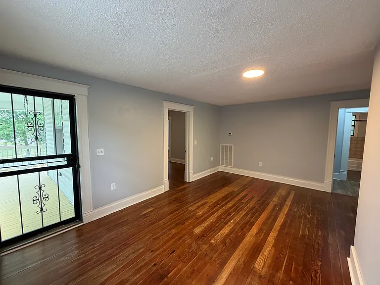2321 W 16th St — Photo 13