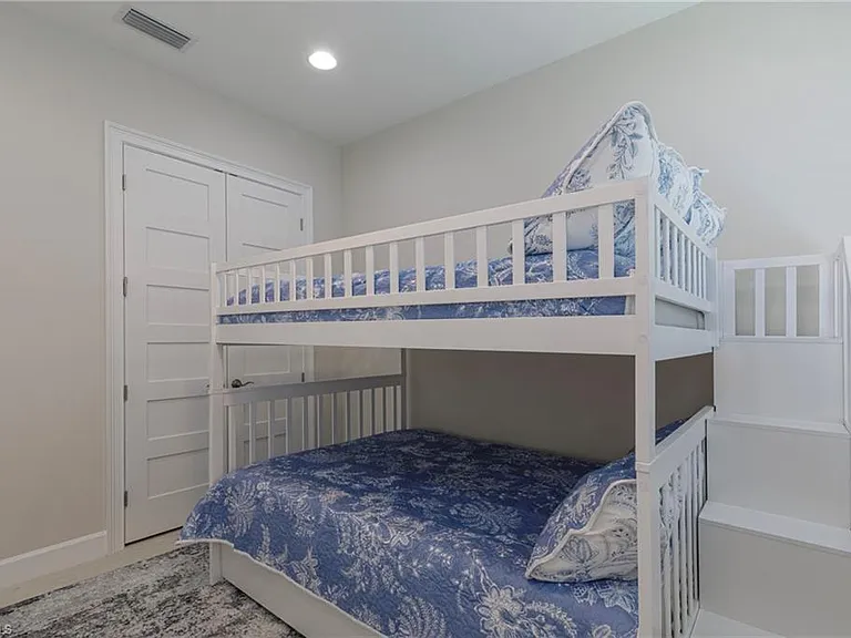 8909 Yucatan Ct — Photo 17