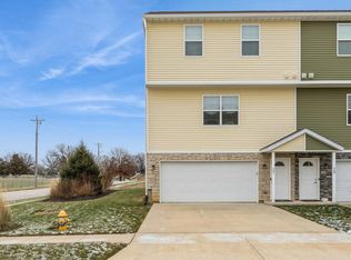 701 Cox Ct, Le Claire, IA 52753