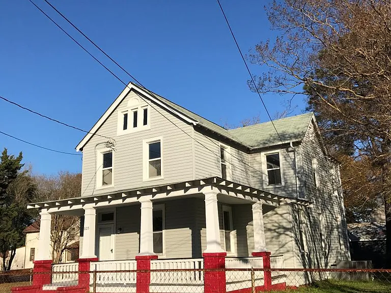 605 Jamestown Ave #A — Photo 1