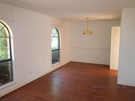 4th image of 916 Longhorn Dr