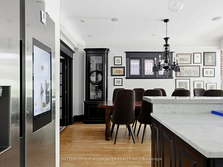 33 Albany Ave — Photo 13