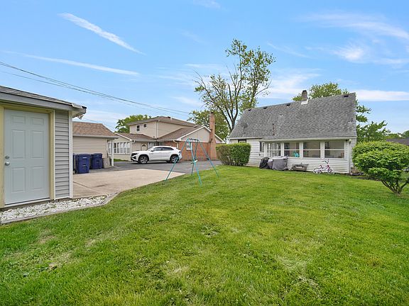 5th image of 7022 W 114th Pl